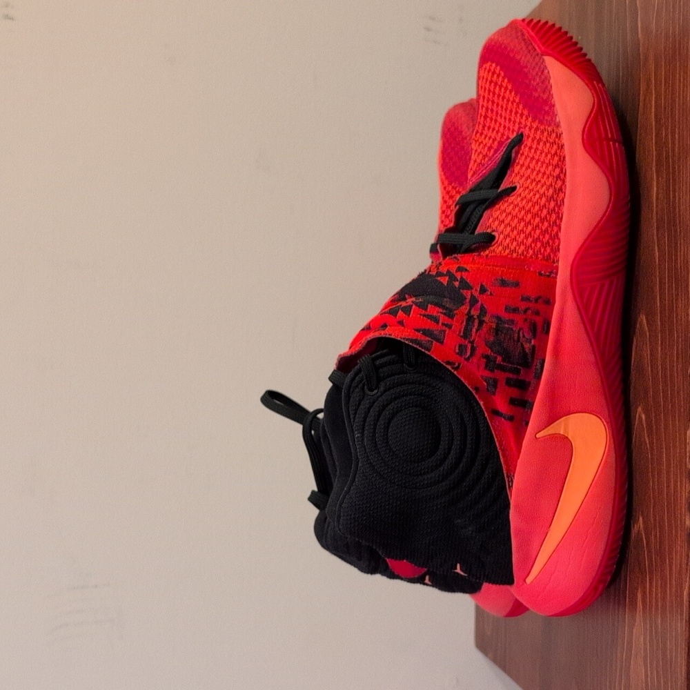 Nike Kyrie 2 Inferno Sz 10.5